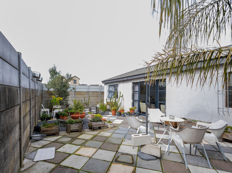 5 Bedroom Property for Sale in Loucharmante Western Cape